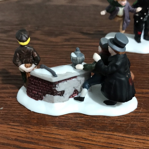 Dept 56 Heritage Village Oliver Twist - Picture 3 of 8